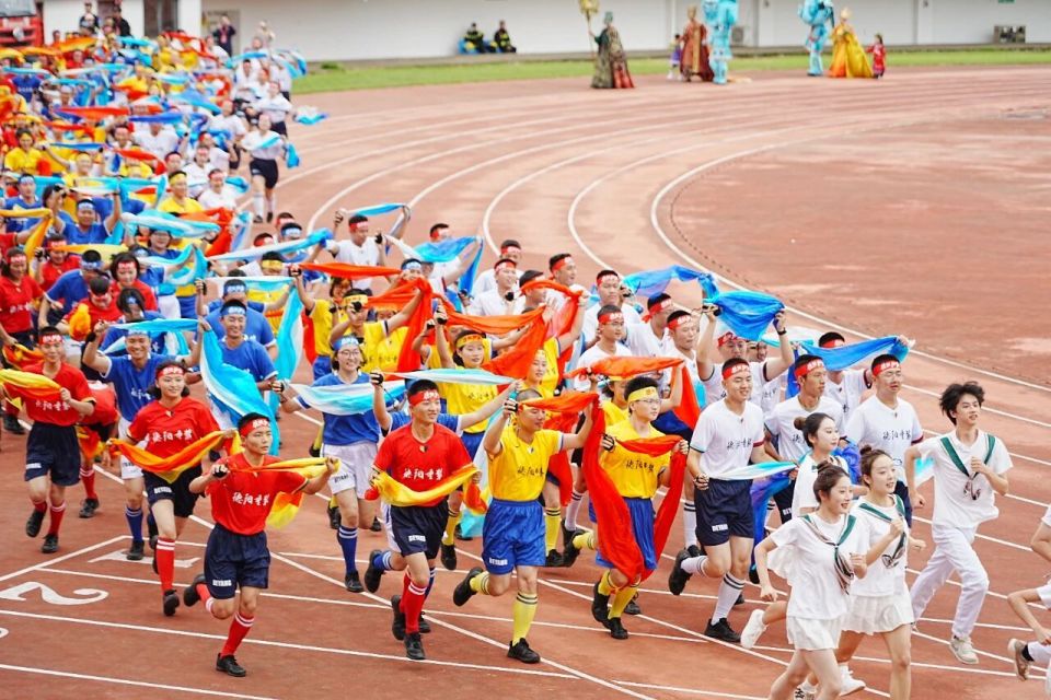 策马环场奔, 再次推向高, 雷媛编辑